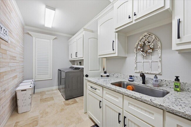 Building Photo - 302 Spring Brook Ct