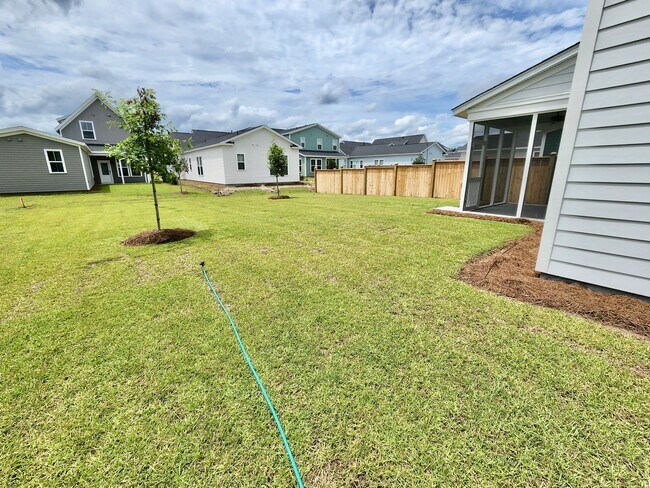 Building Photo - LIKE NEW Executive Home In Coveted Midtown...