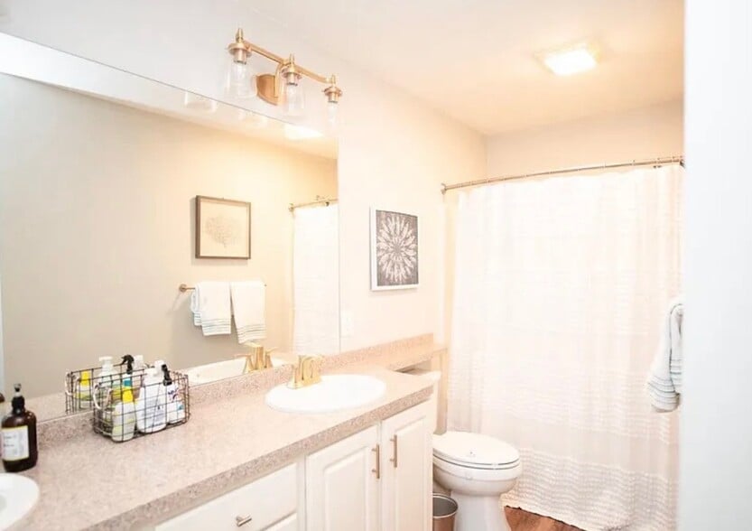 Building Photo - 2080 Deer Run Dr