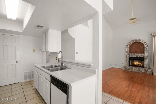 Building Photo - 4612 Loma Grande Dr