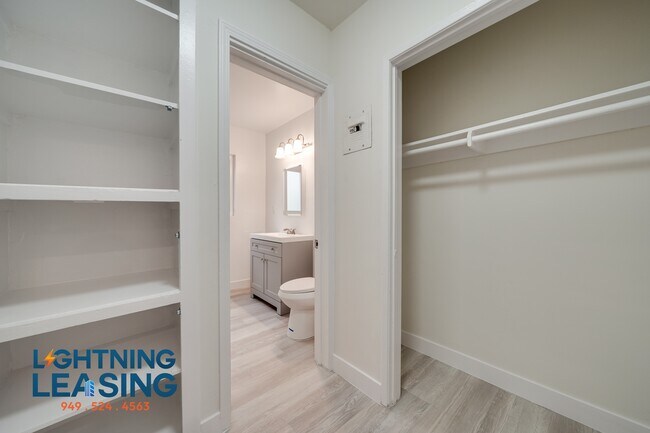 Building Photo - 921 Normandie Ave