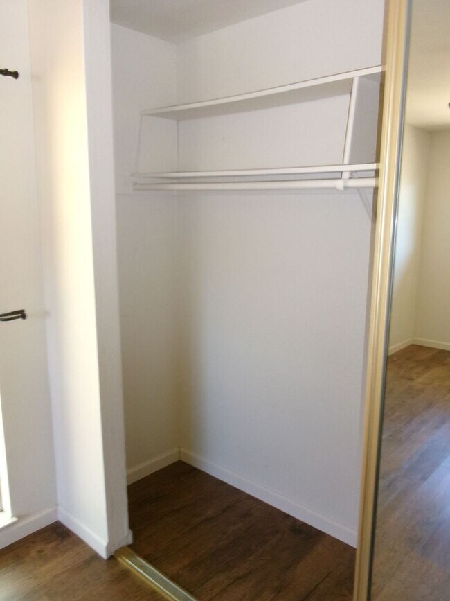 Building Photo - 9685-9687 Lake Natoma Dr