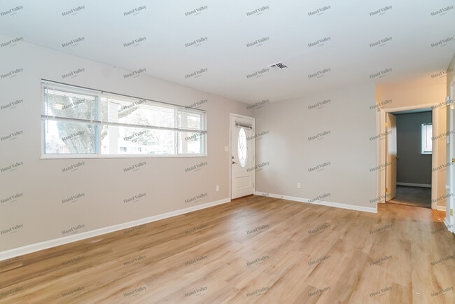 Building Photo - 3930 E Fulton St