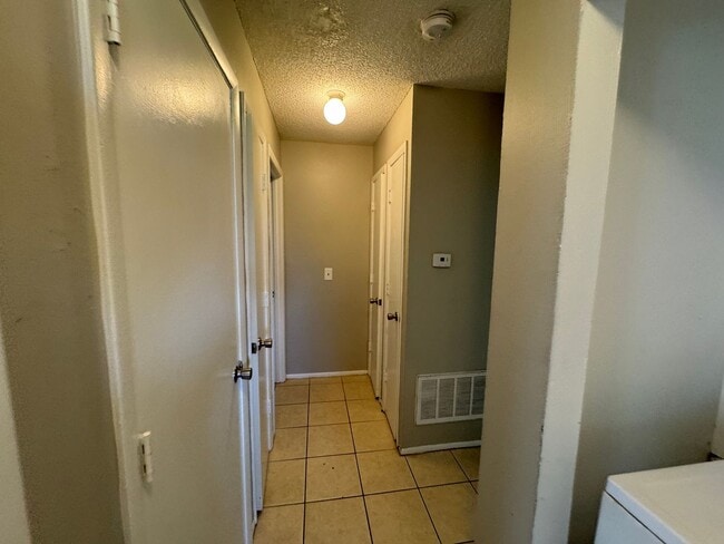 Building Photo - FANTASTIC 2 Bed 2 Bath Duplex with a HUGE ...