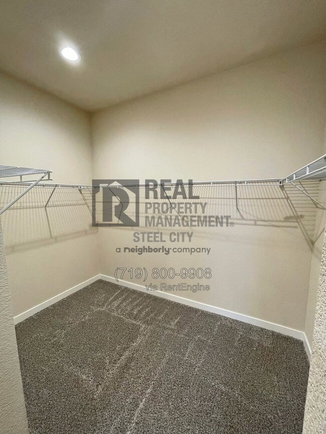 Building Photo - 430 E Stardust Dr