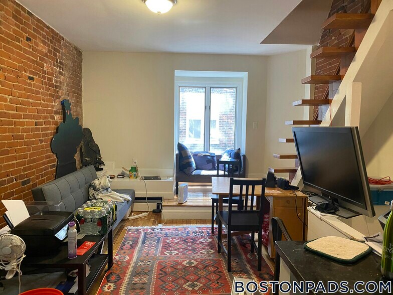 Building Photo - 34 Sussex St