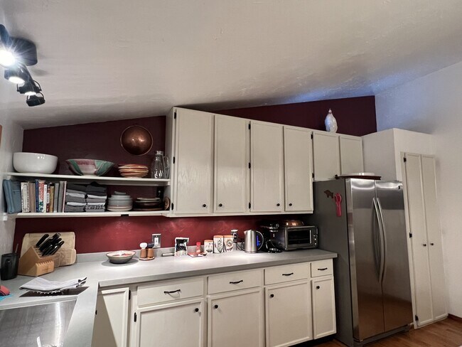 Building Photo - 2255 Pine Dr