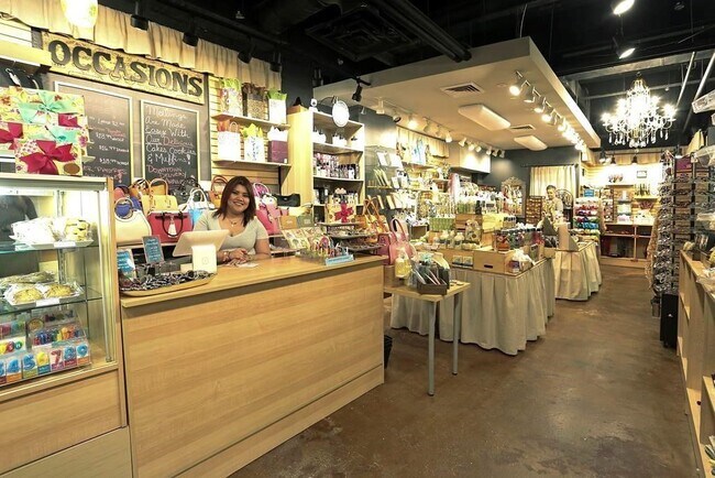 Building Photo - 914 Main St