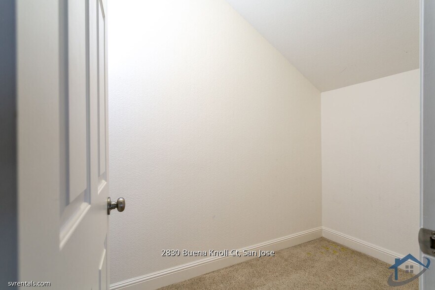 Building Photo - 2830 Buena Knoll Ct