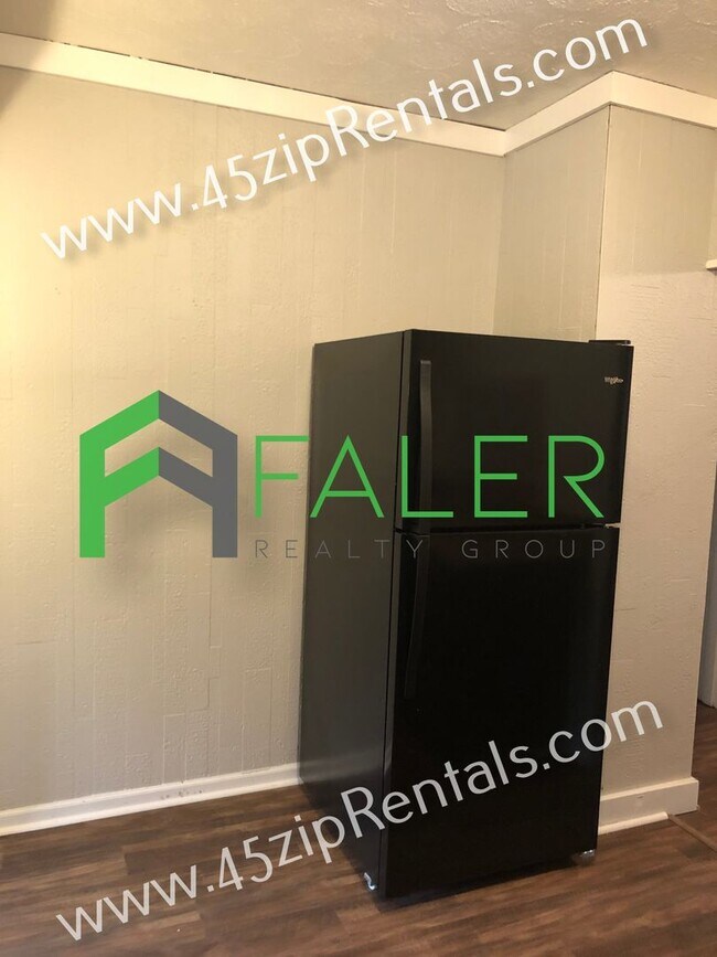 Building Photo - Belmont Ranch with LOTS of Space!