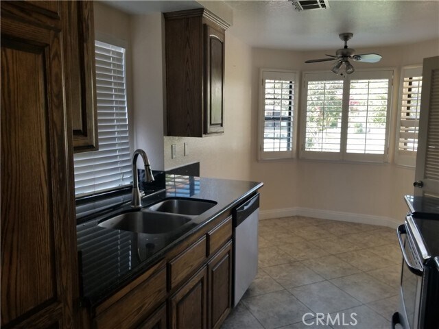 Building Photo - 10943 Country View Dr