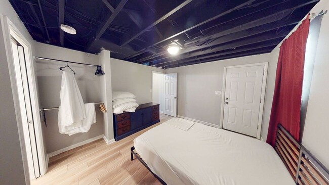 Building Photo - 32 Marion St