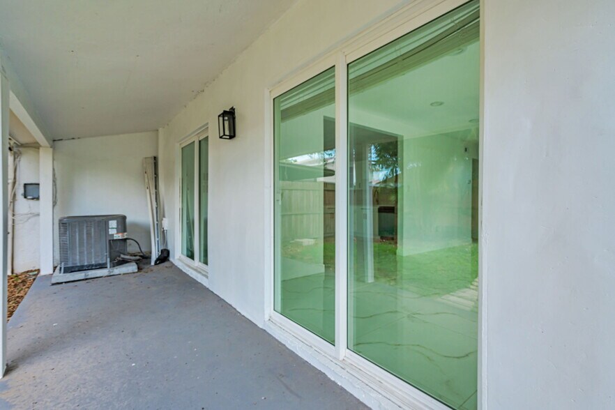 Building Photo - 2066 San Marino Way N