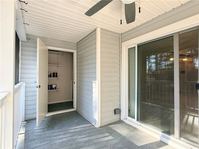 Building Photo - 7024 Somerset Cir