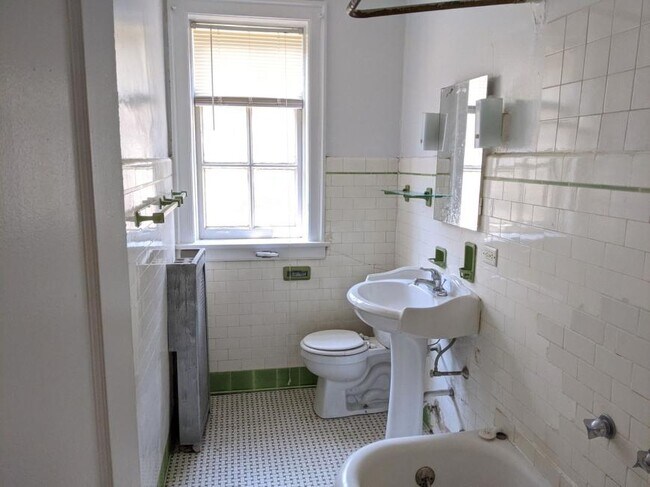 Building Photo - 1 bedroom in Evanston IL 60202