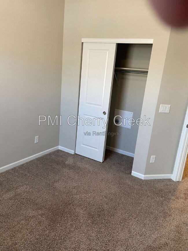 Building Photo - 9008 E Caley Way
