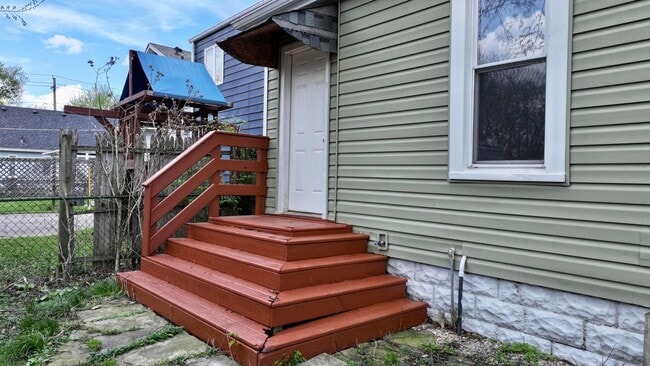 Building Photo - Spacious 3 Bedroom Home for Rent Near Downtown Toledo