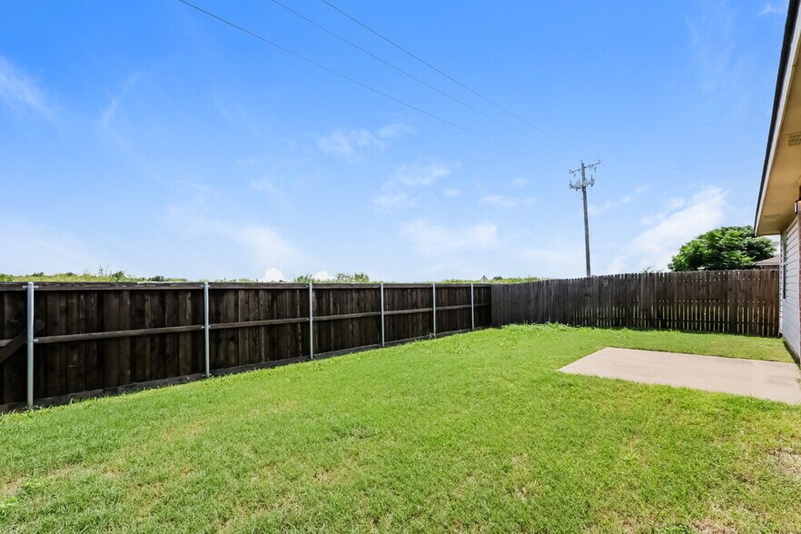 Building Photo - 3845 German Pointer Way