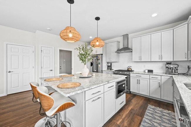 Building Photo - 1868 Forest View Ct