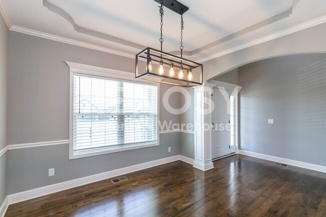Building Photo - Kansas City North 4 Bed 3.5 Bath Home