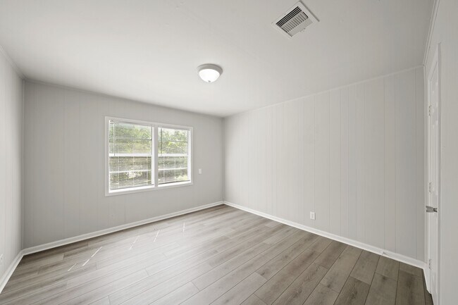 Building Photo - 2253 Collier St