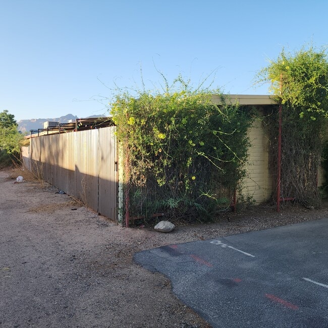 Building Photo - 3001 E Blacklidge Dr