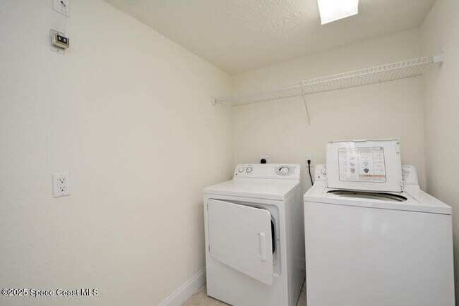 Building Photo - 123 Lancha Cir