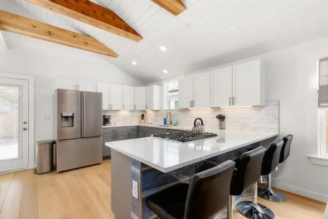 Building Photo - 2319 Santa Rita St