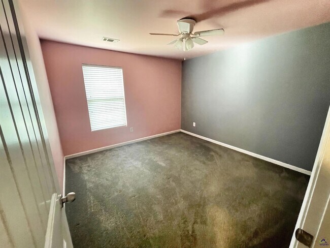 Building Photo - 125 Broomsedge Ln