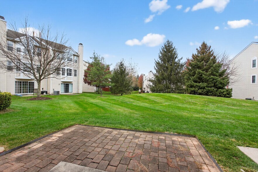 Building Photo - 2801 Harvard Ct