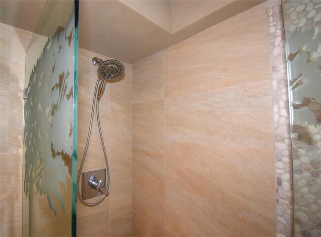 Building Photo - 1012 N Ocean Blvd