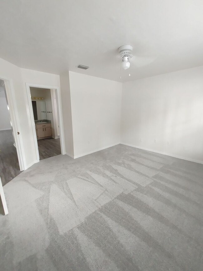 Building Photo - * PRICE DROP * 2/2 House with Garage in Pa...