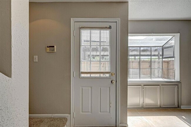 Building Photo - 17804 Kings Park Ln