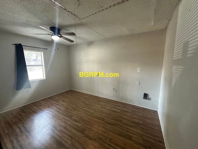 Building Photo - Fully Furnished 4 Bdrm Home