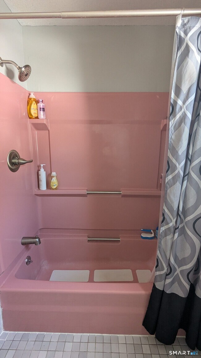 Building Photo - 3 Mountain View Dr