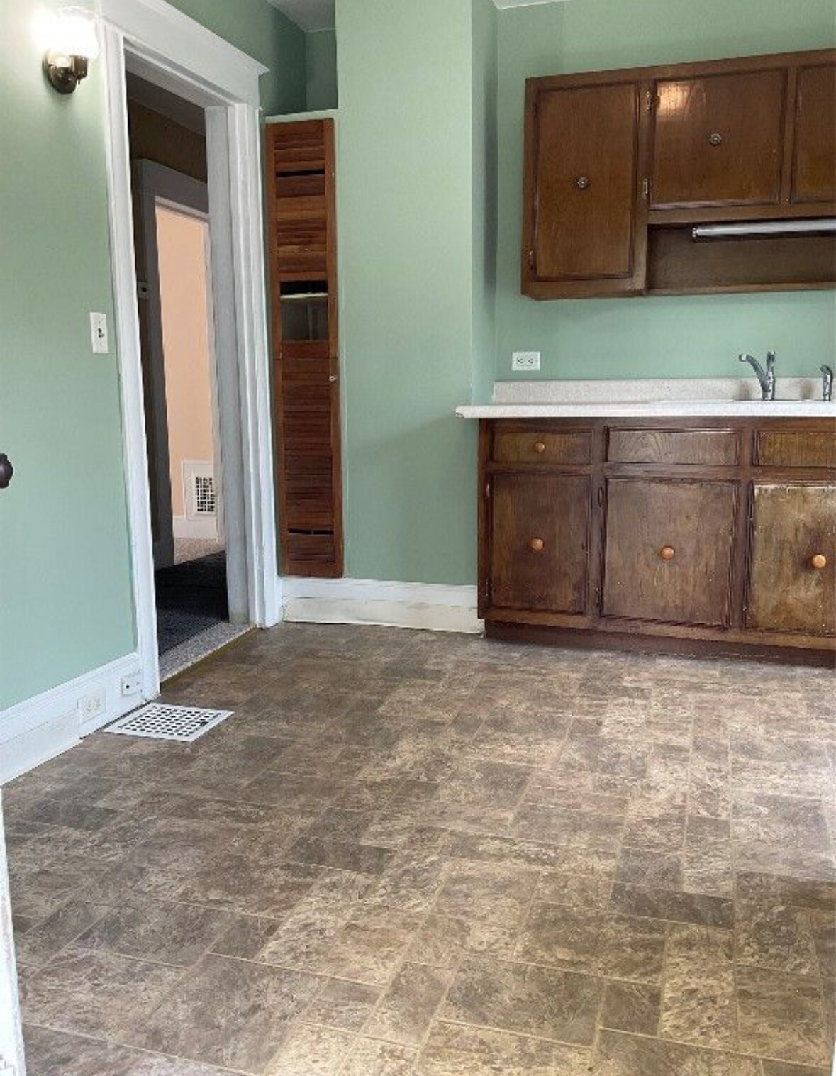 Building Photo - 614 Chenango St