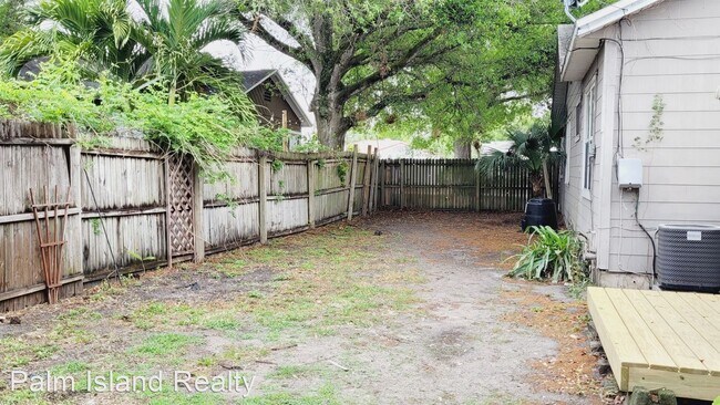 Building Photo - 3 br, 1 bath House - 800 28th St N