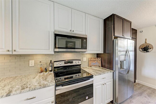 Building Photo - 4480 Fairways Blvd
