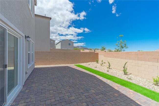 Building Photo - 9946 Kimura Hls Ave