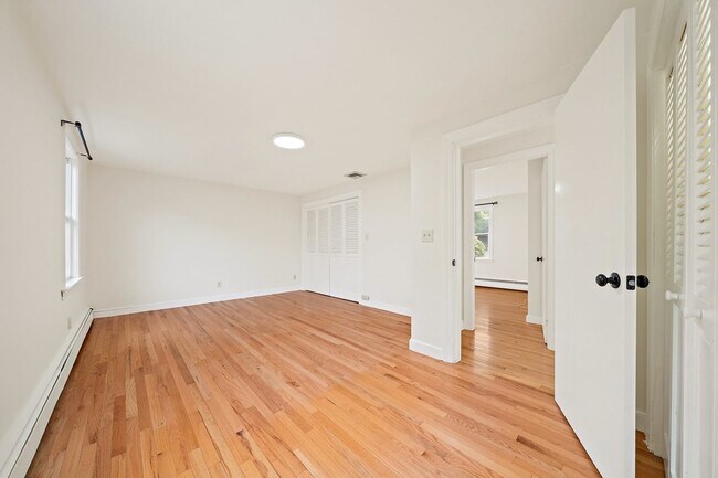 Building Photo - 11 Suban Pl
