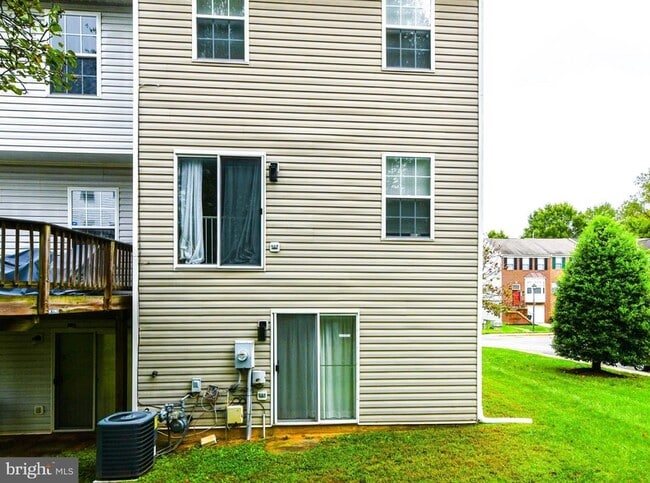 Building Photo - 9815 Berrywood Ct