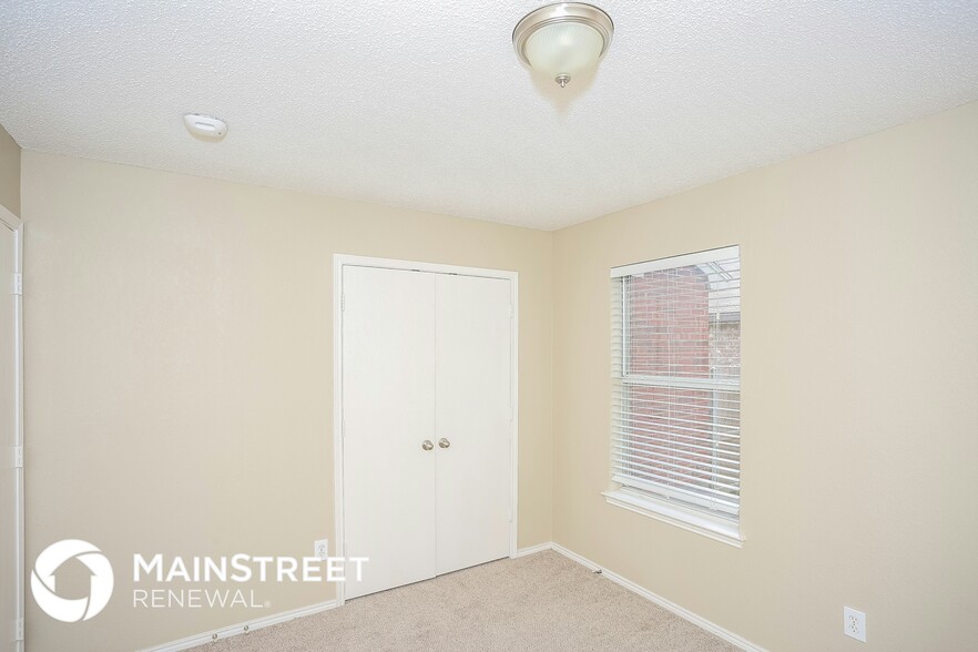 Building Photo - 503 Hollyberry Dr