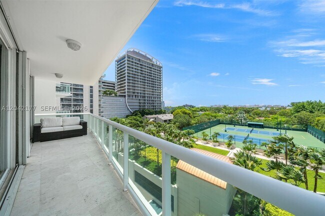 Building Photo - 2645 S Bayshore Dr