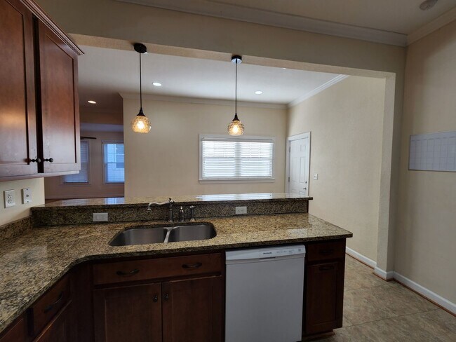 Building Photo - 710 W 36th St