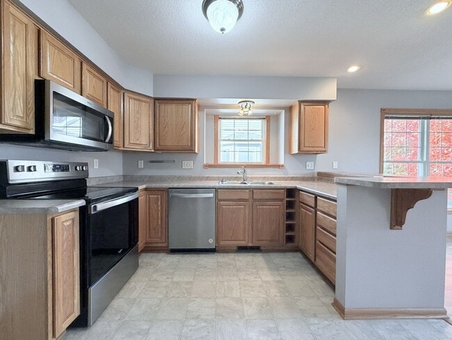 Building Photo - 2374 Kristian St