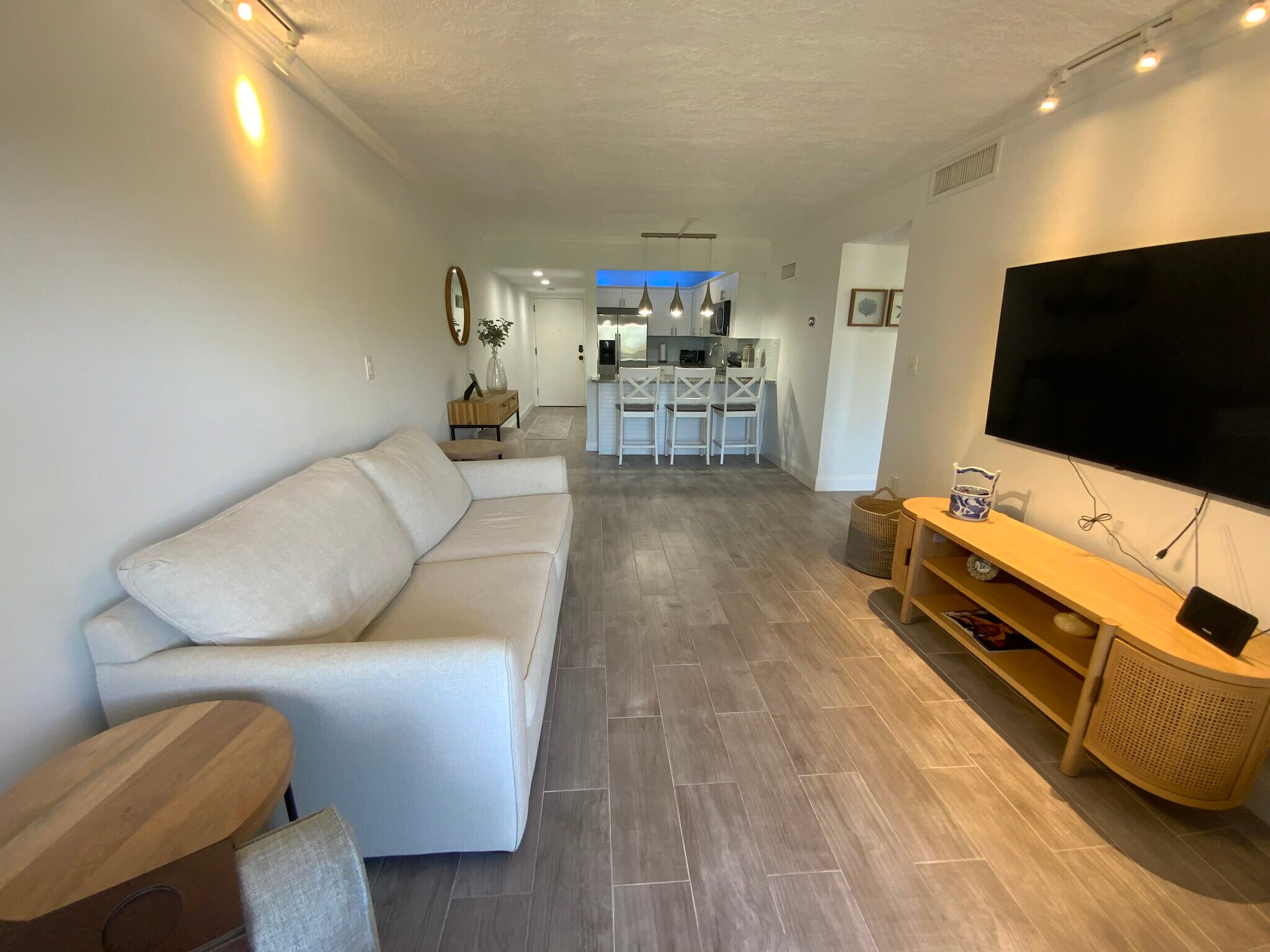 Building Photo - 6444 Collins Ave