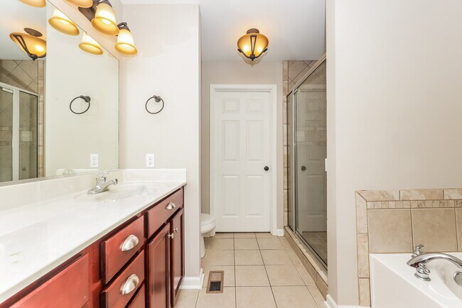 Building Photo - 2010 Slayton Dr