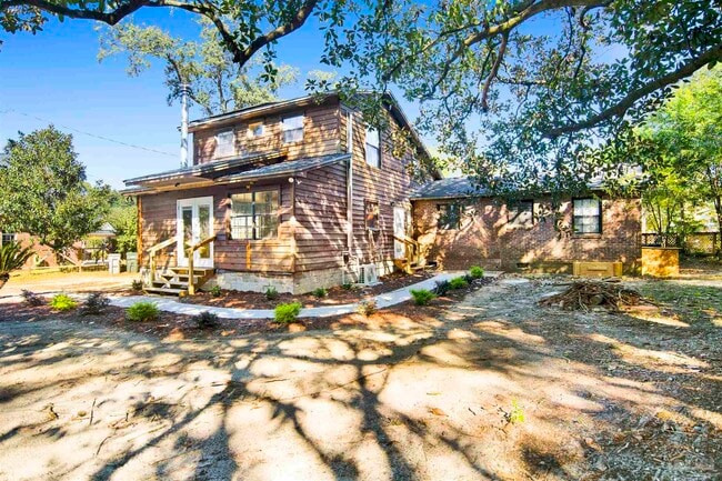 Building Photo - 525 Lakewood Rd