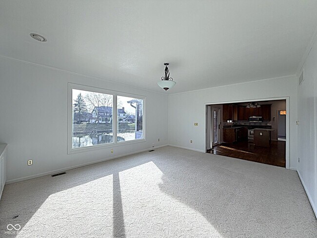 Building Photo - 1351 Woodpond N Roundabout