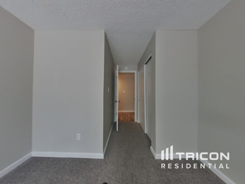 Building Photo - 827 Glen Martin Dr
